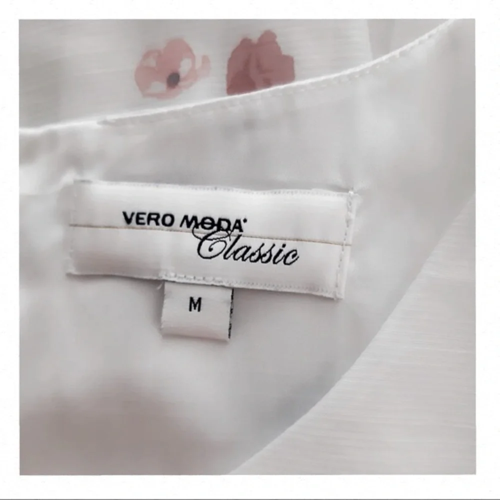 RETRO. VERO MODA Vintage Formal Dress. White & Pink Floral Print. Fit & Flared - Picture 7 of 9